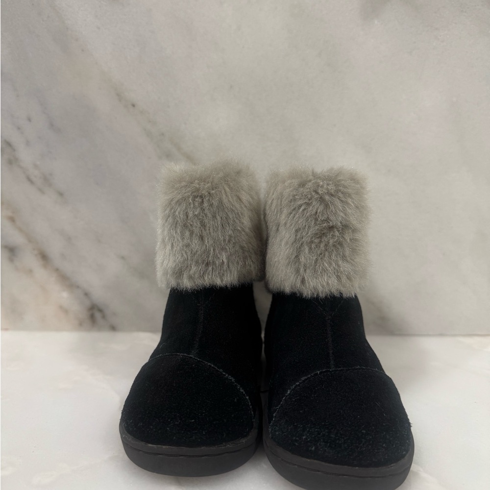 Toms Kids Black Boots with Gray Fur